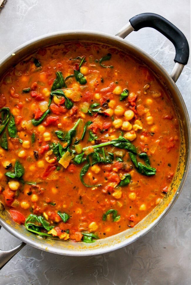 easy chickpea curry in pan